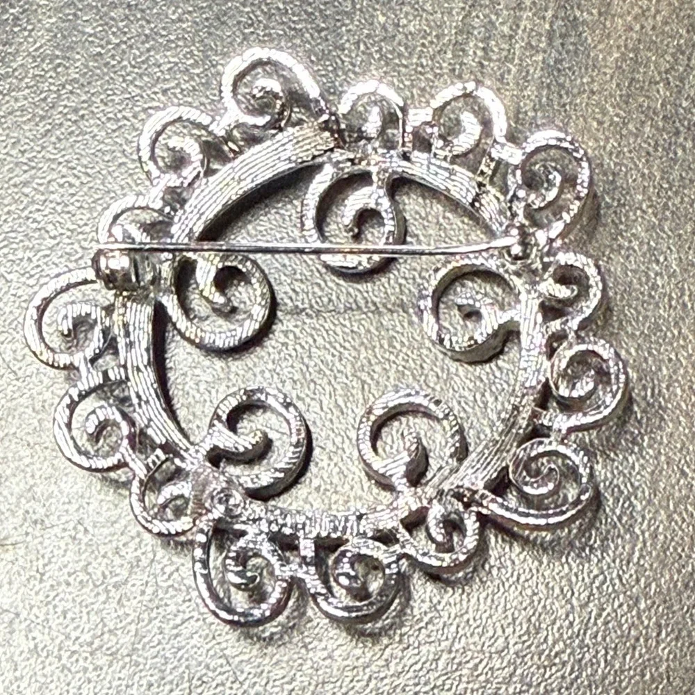 Vintage Sarah Coventry Silver Brooch Pin Round Swirl Design‎ Jewelry Accessory